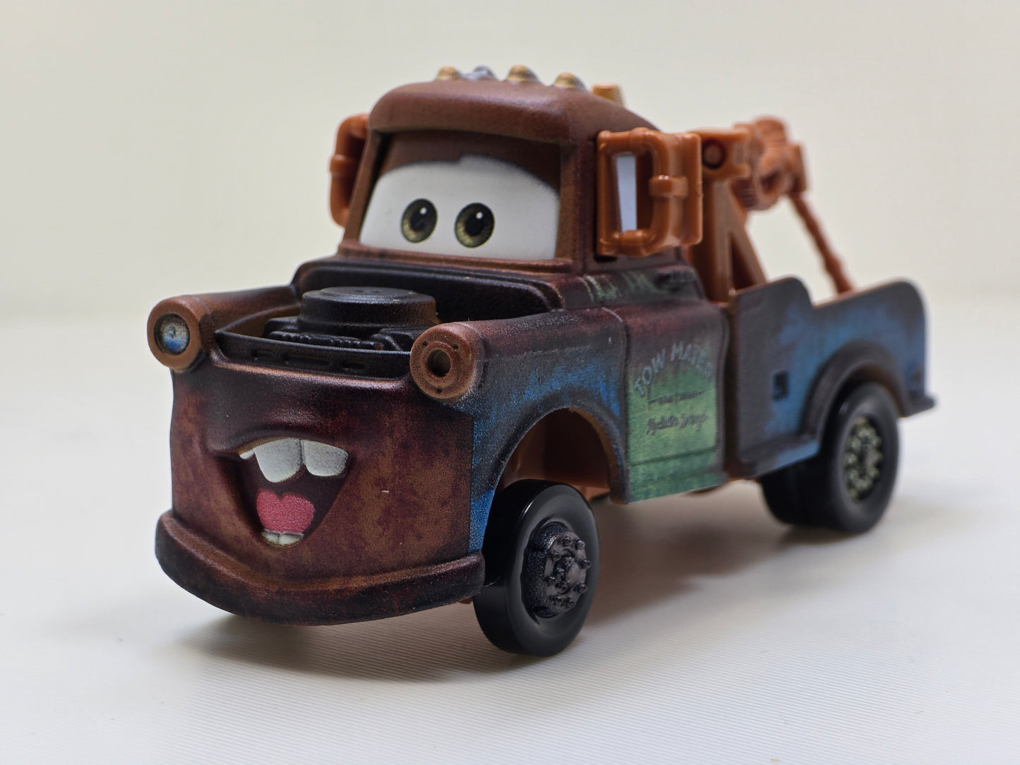 DISNEY PIXAR CARS - ROAD TRIP MATER ( OPEN MOUTH ) - ON THE ROAD SERIES