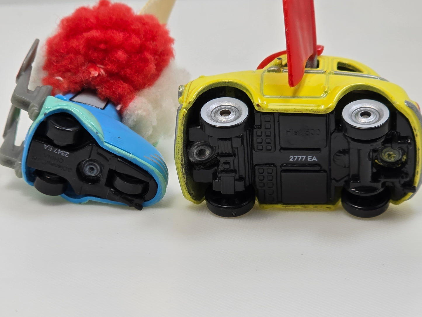 DISNEY PIXAR CARS - LUIGI & GUIDO FERRARI FANS - PRE OWNED