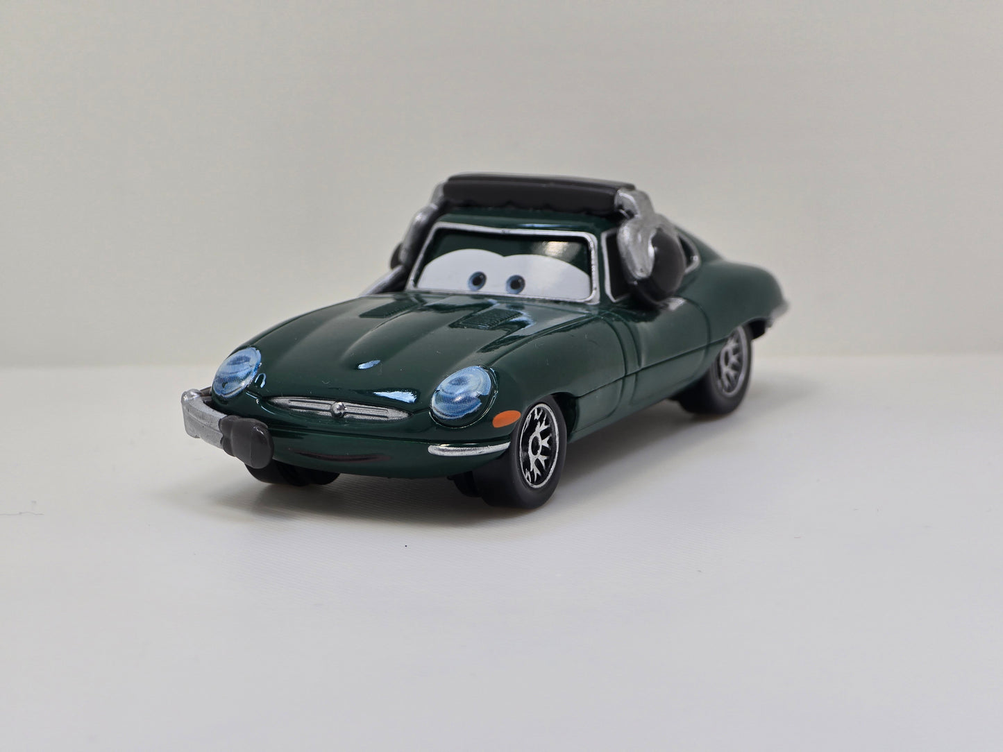 DISNEY PIXAR CARS - DAVID HOBBSCAP with HEADSET - NIGEL GEARSLEY's CREW CHIEF - PRE OWNED