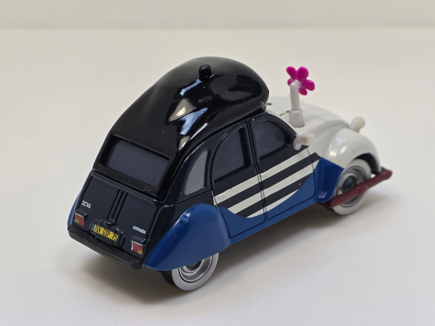 DISNEY PIXAR CARS - LOUIS LaRUE - PARIS MIME ARTISTE - PRE OWNED