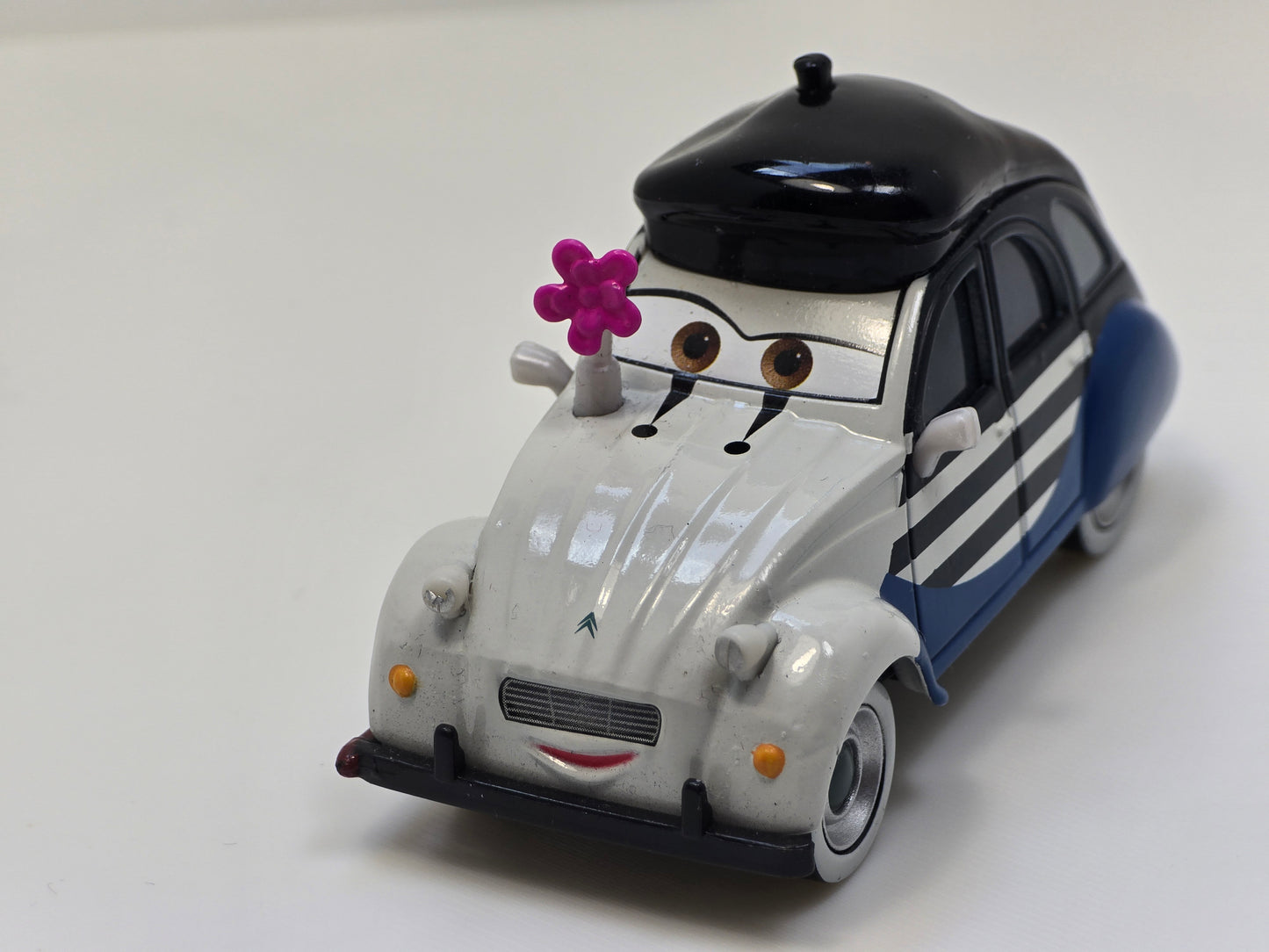DISNEY PIXAR CARS - LOUIS LaRUE - PARIS MIME ARTISTE - PRE OWNED