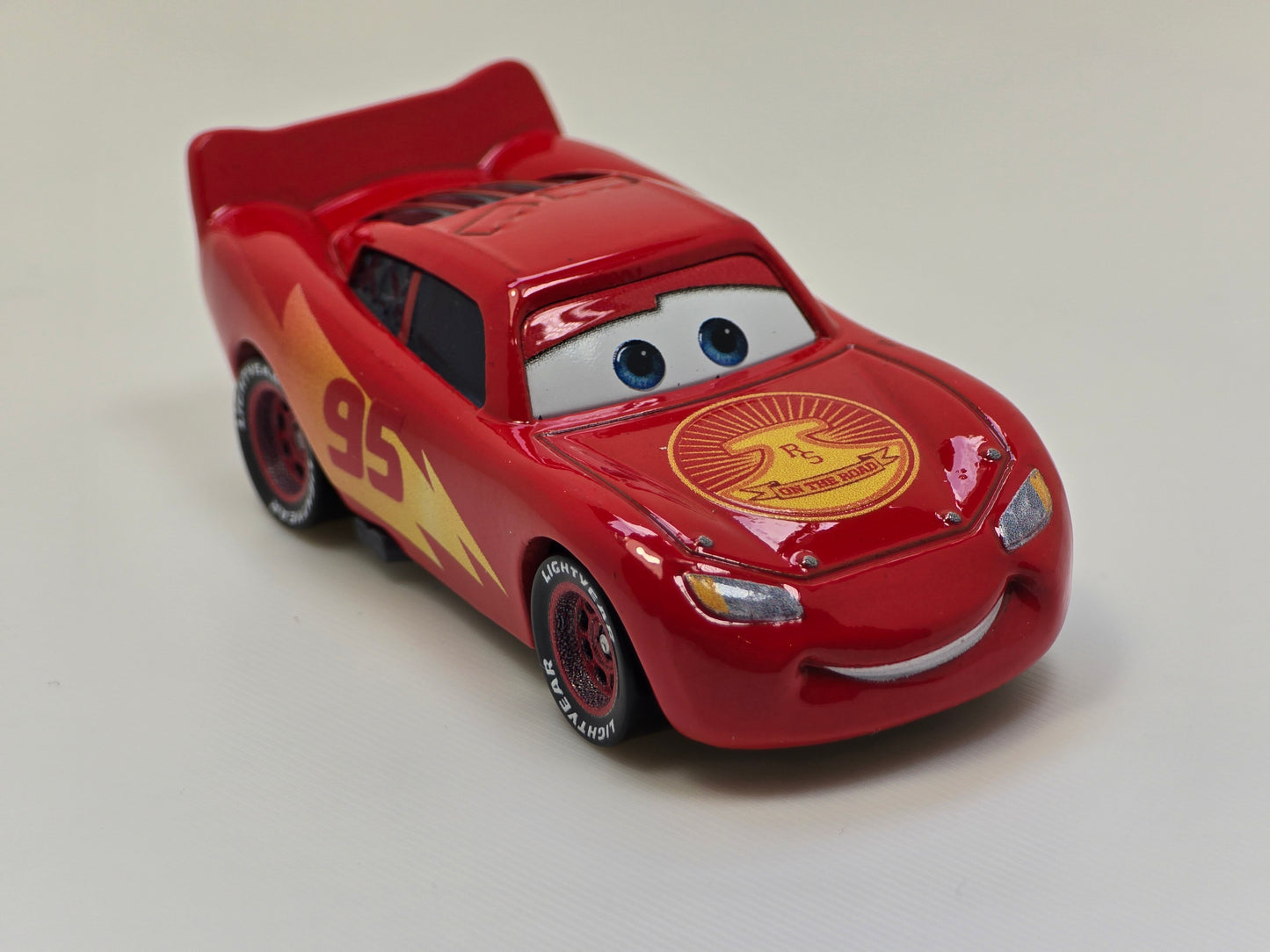 DISNEY PIXAR CARS - ROAD TRIP LIGHTNING MCQUEEN - ON THE ROAD SERIES