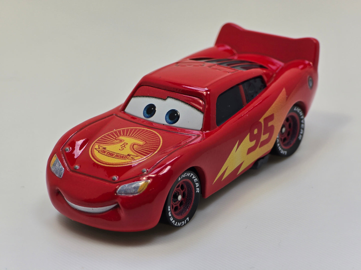 DISNEY PIXAR CARS - ROAD TRIP LIGHTNING MCQUEEN - ON THE ROAD SERIES