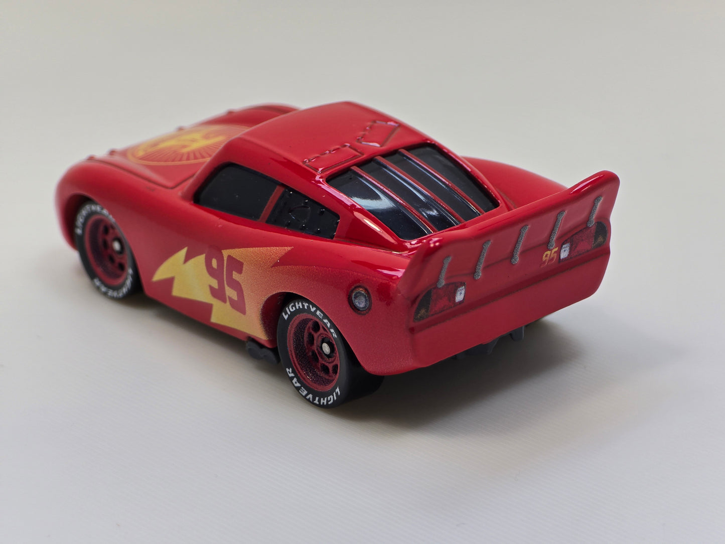 DISNEY PIXAR CARS - ROAD TRIP LIGHTNING MCQUEEN - ON THE ROAD SERIES