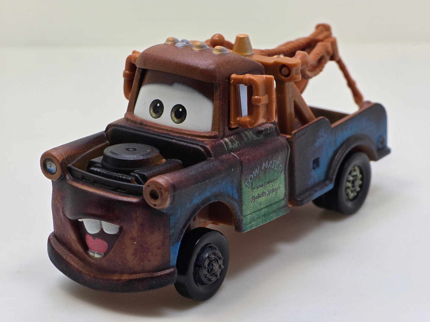 DISNEY PIXAR CARS - ROAD TRIP MATER ( OPEN MOUTH ) - ON THE ROAD SERIES