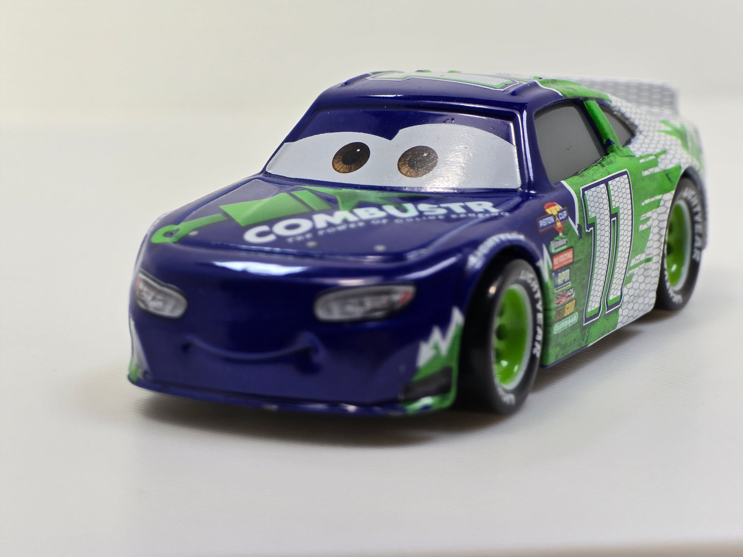 DISNEY PIXAR CARS - CHIP GEARINGS #11 - COMBUSTR