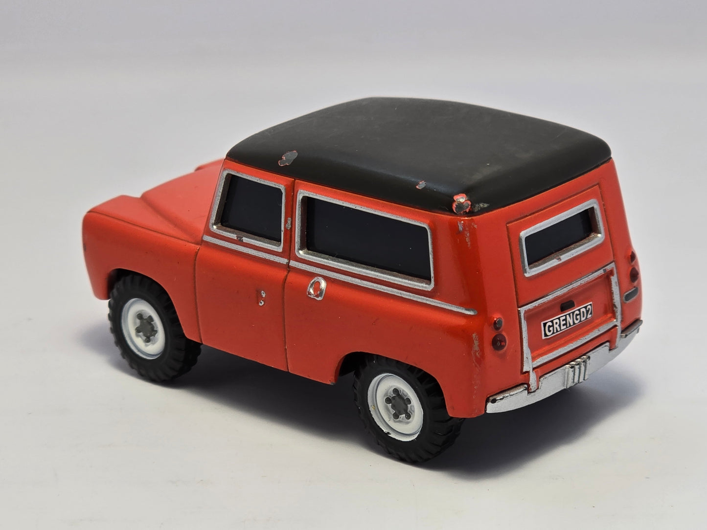 DISNEY PIXAR CARS - MAURICE WHEELKS - LAND ROVER - PRE OWNED