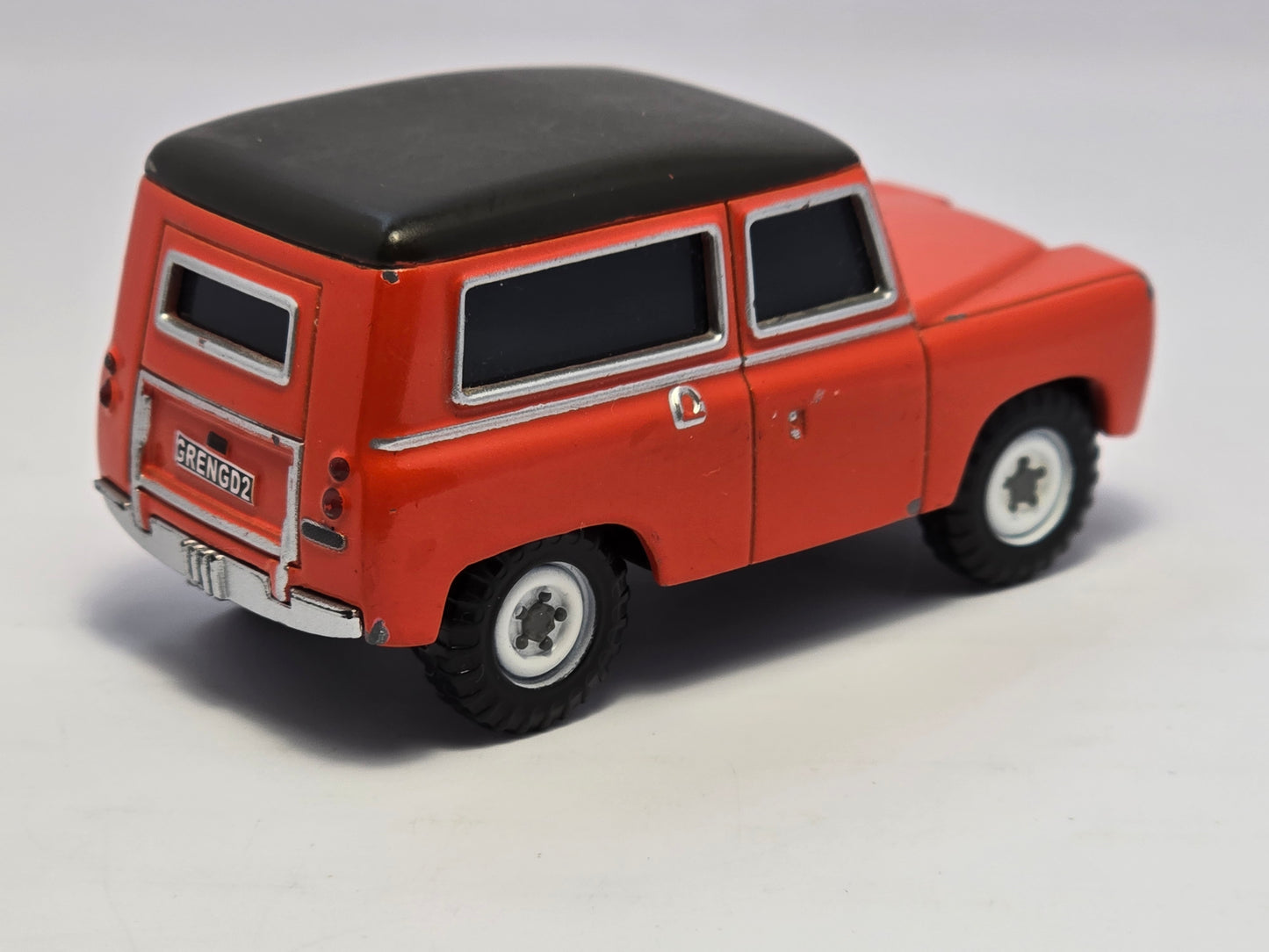 DISNEY PIXAR CARS - MAURICE WHEELKS - LAND ROVER - PRE OWNED