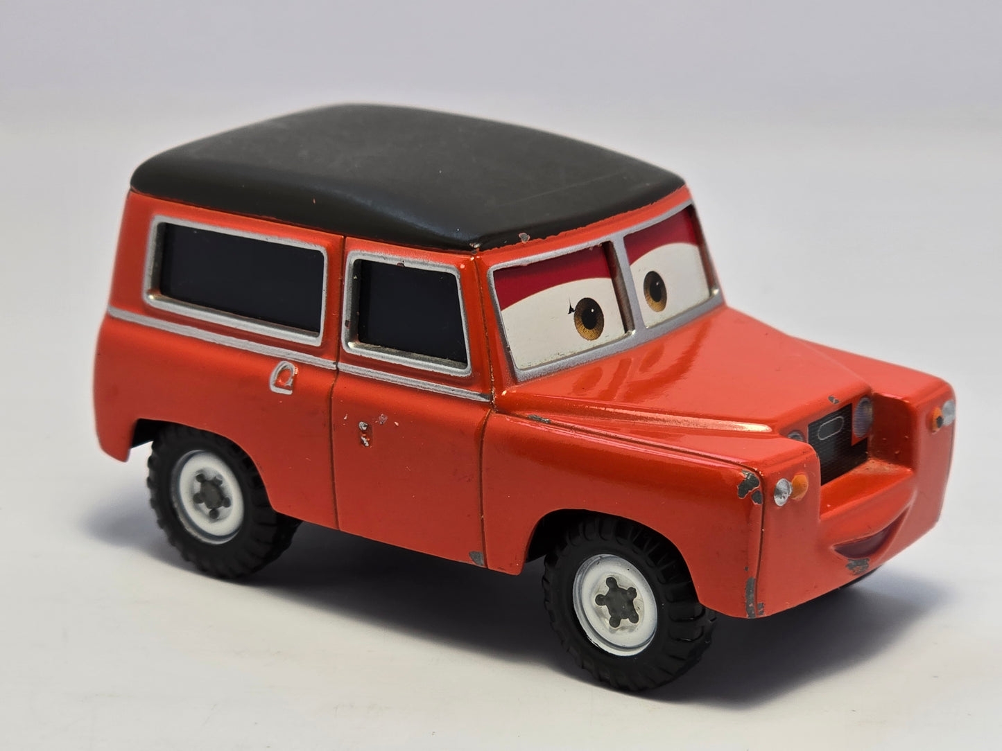 DISNEY PIXAR CARS - MAURICE WHEELKS - LAND ROVER - PRE OWNED