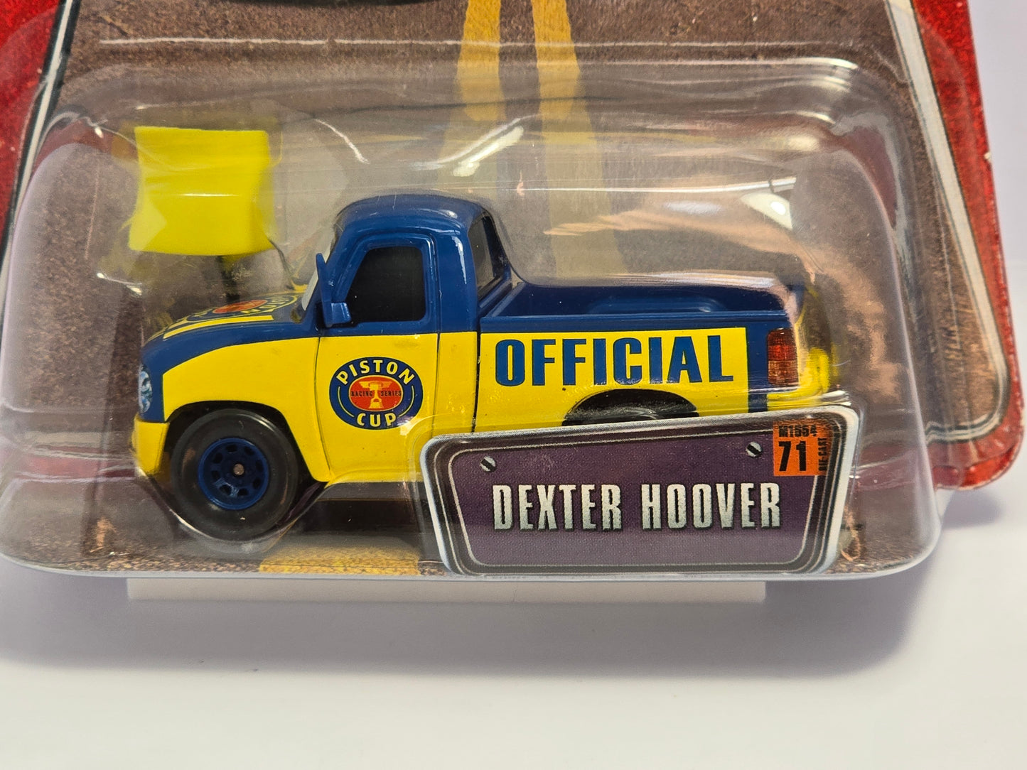 DISNEY PIXAR CARS - DEXTER HOOVER with YELLOW FLAG - 2008