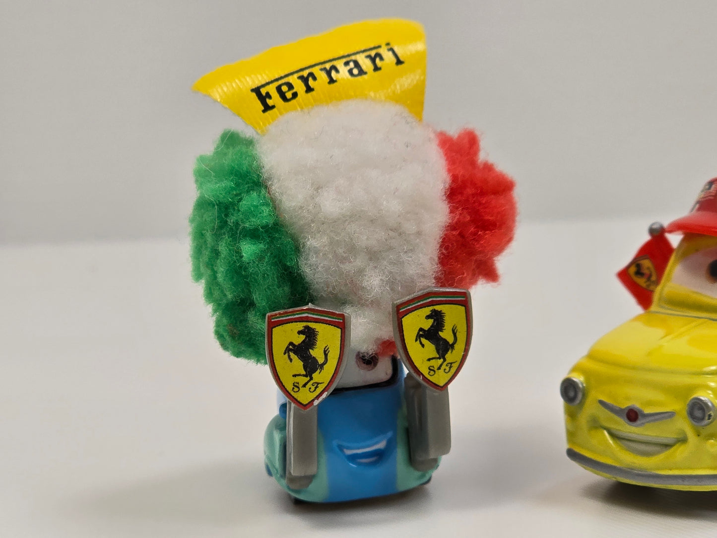 DISNEY PIXAR CARS - LUIGI & GUIDO FERRARI FANS - PRE OWNED
