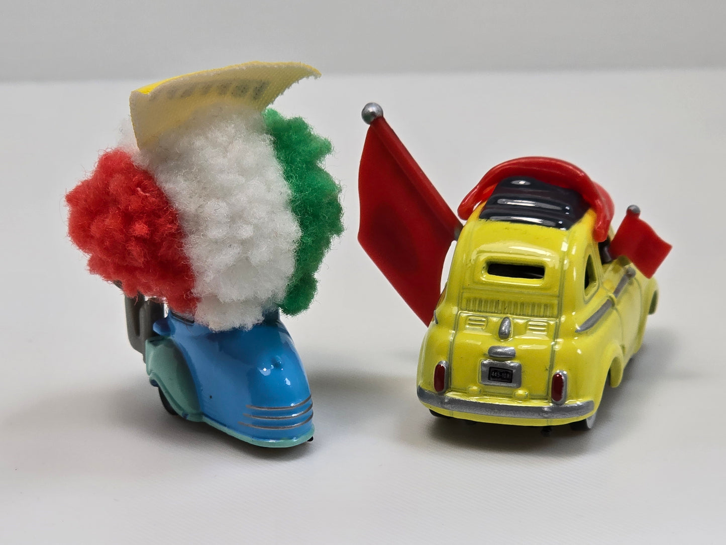 DISNEY PIXAR CARS - LUIGI & GUIDO FERRARI FANS - PRE OWNED