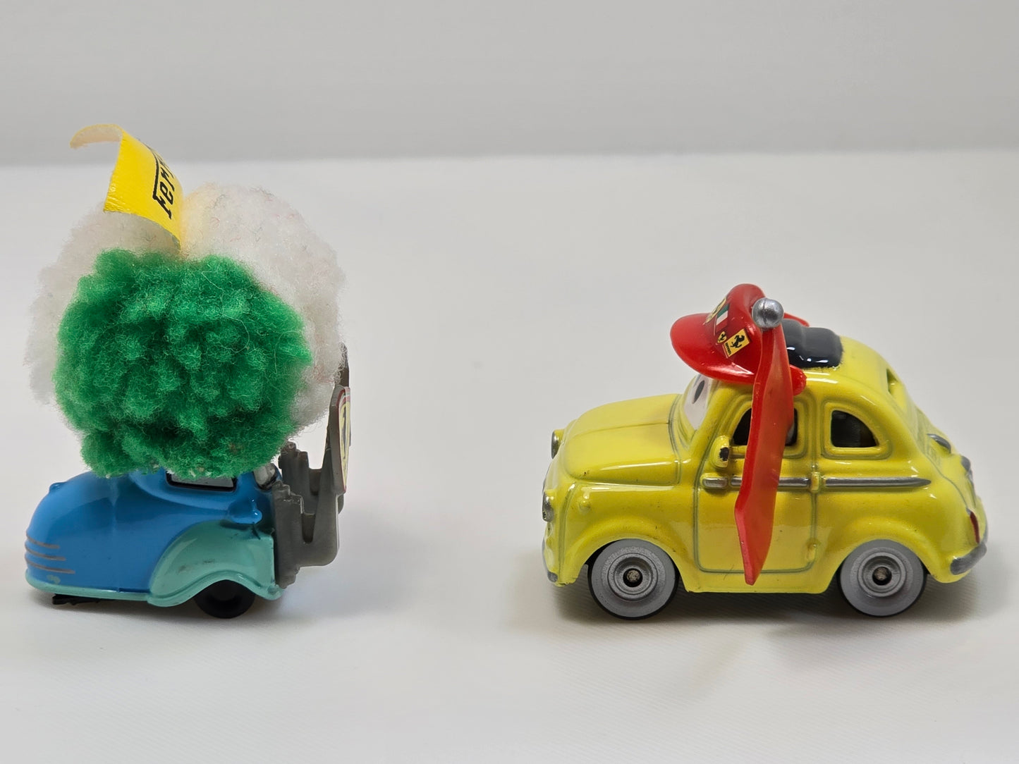 DISNEY PIXAR CARS - LUIGI & GUIDO FERRARI FANS - PRE OWNED
