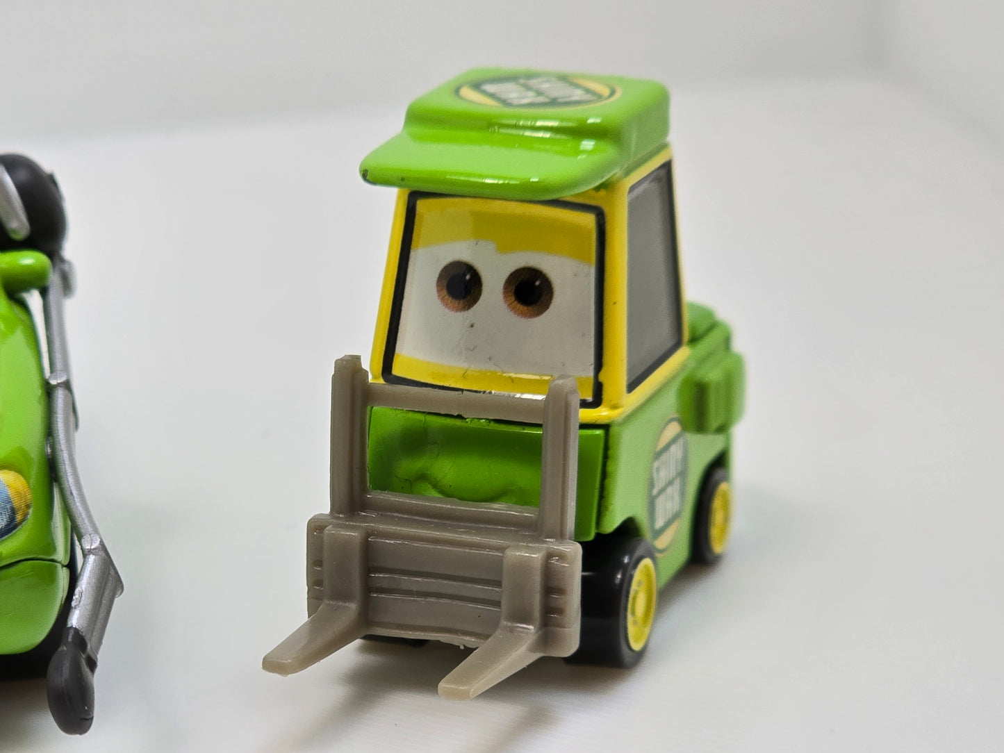 DISNEY PIXAR CARS - SHINY WAX RACE TEAM - PRE OWNED