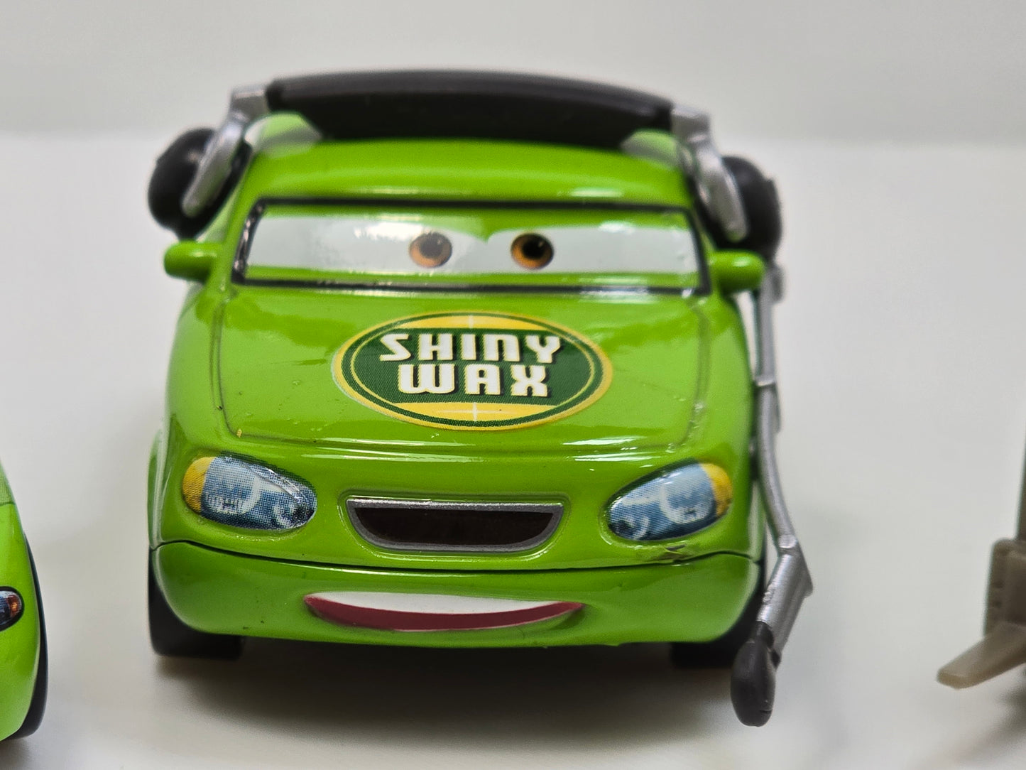 DISNEY PIXAR CARS - SHINY WAX RACE TEAM - PRE OWNED
