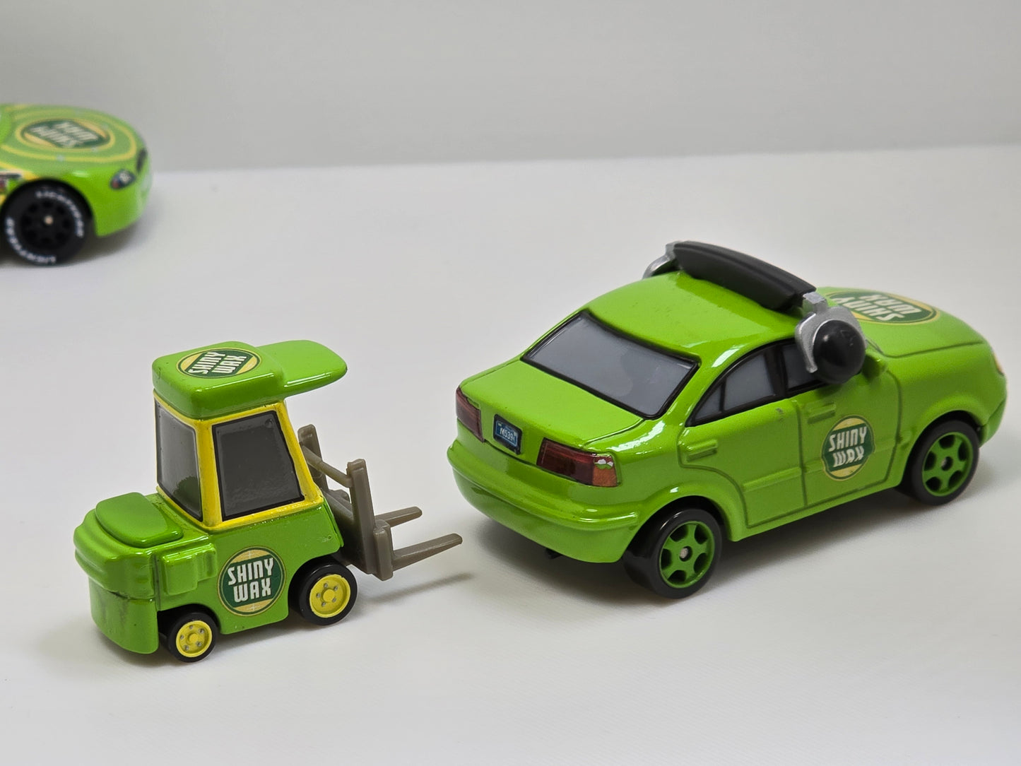 DISNEY PIXAR CARS - SHINY WAX RACE TEAM - PRE OWNED