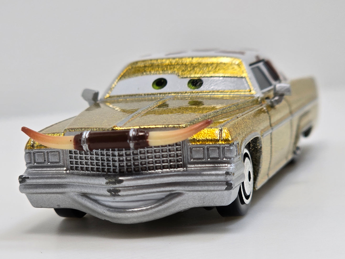DISNEY PIXAR CARS - TEX DINOCO - PRE OWNED