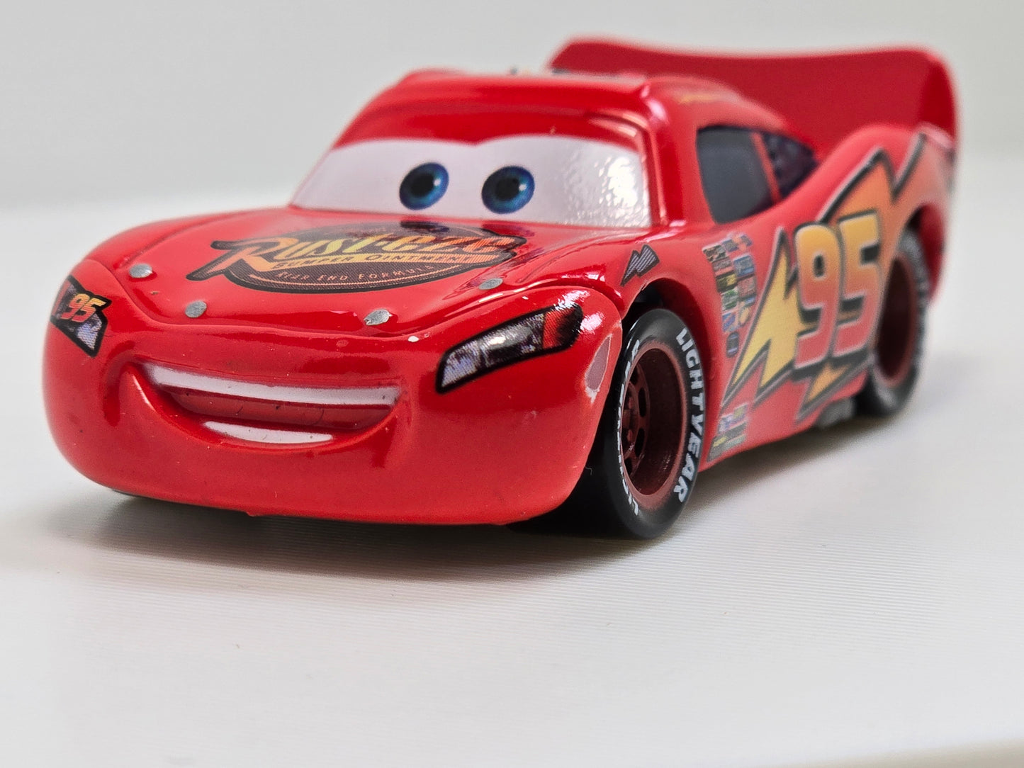 DISNEY PIXAR CARS - LIGHTNING McQUEEN  - PRE OWNED