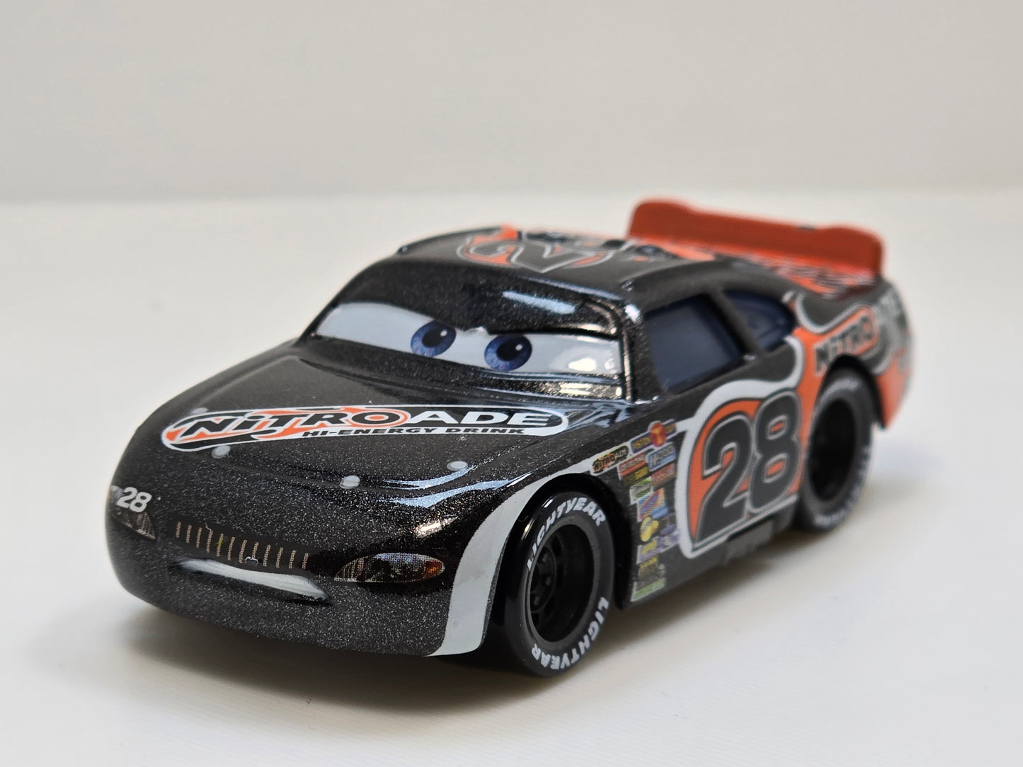 DISNEY PIXAR CARS - AIKEN AXLER #28 NITROADE - PRE OWNED
