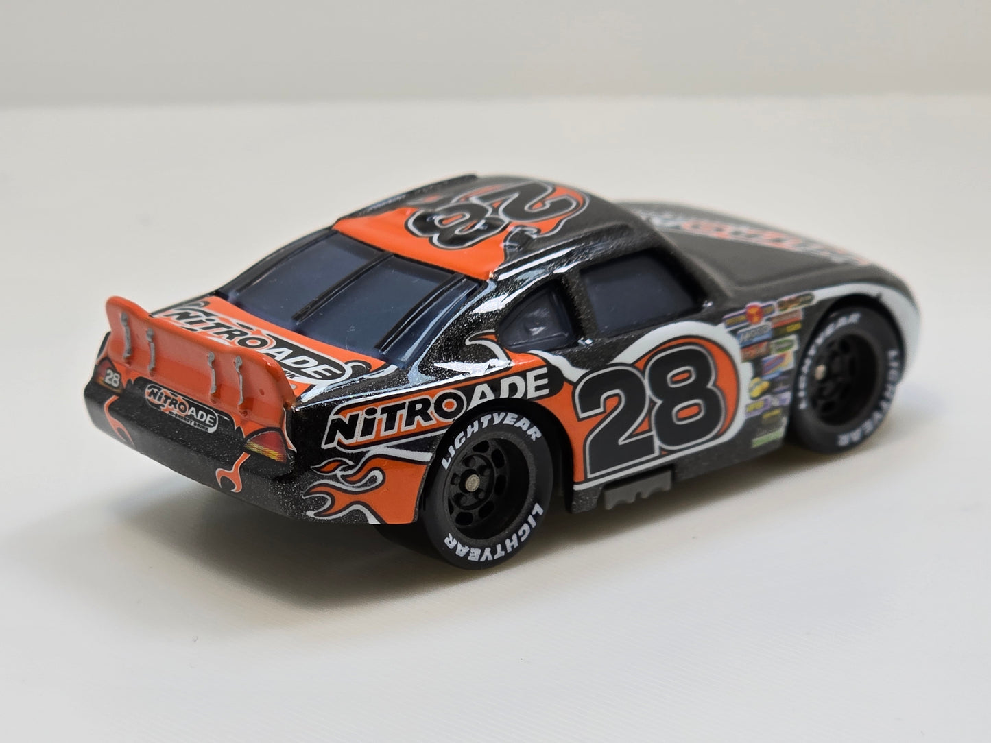 DISNEY PIXAR CARS - AIKEN AXLER #28 NITROADE - PRE OWNED