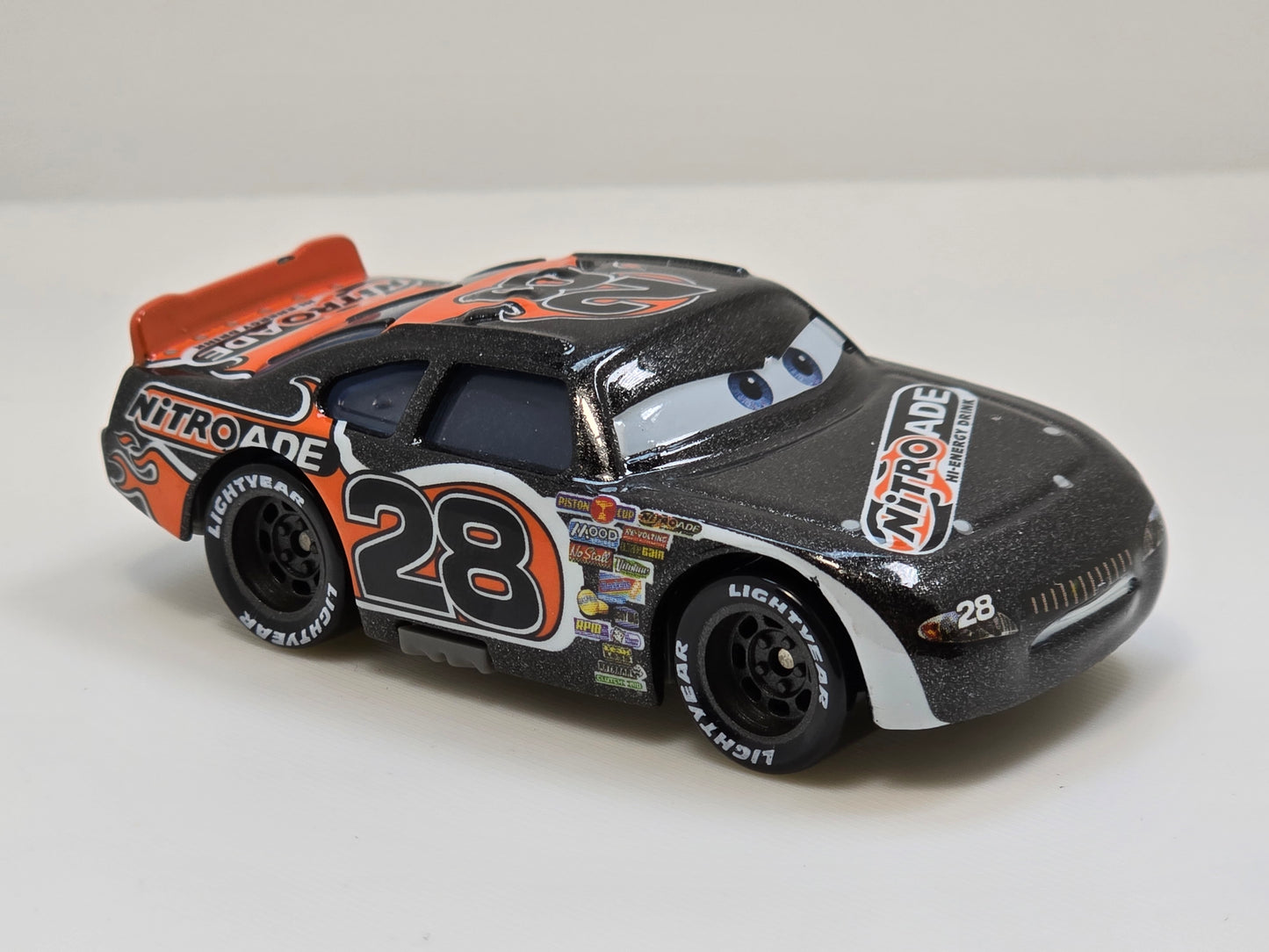 DISNEY PIXAR CARS - AIKEN AXLER #28 NITROADE - PRE OWNED