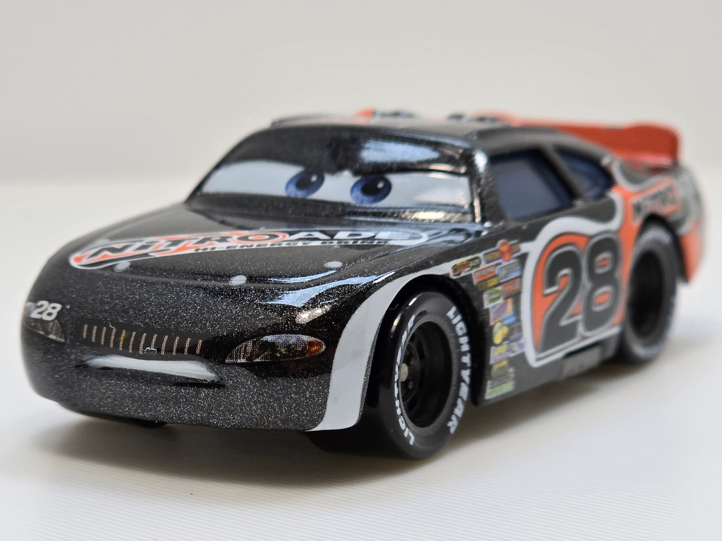 DISNEY PIXAR CARS - AIKEN AXLER #28 NITROADE - PRE OWNED