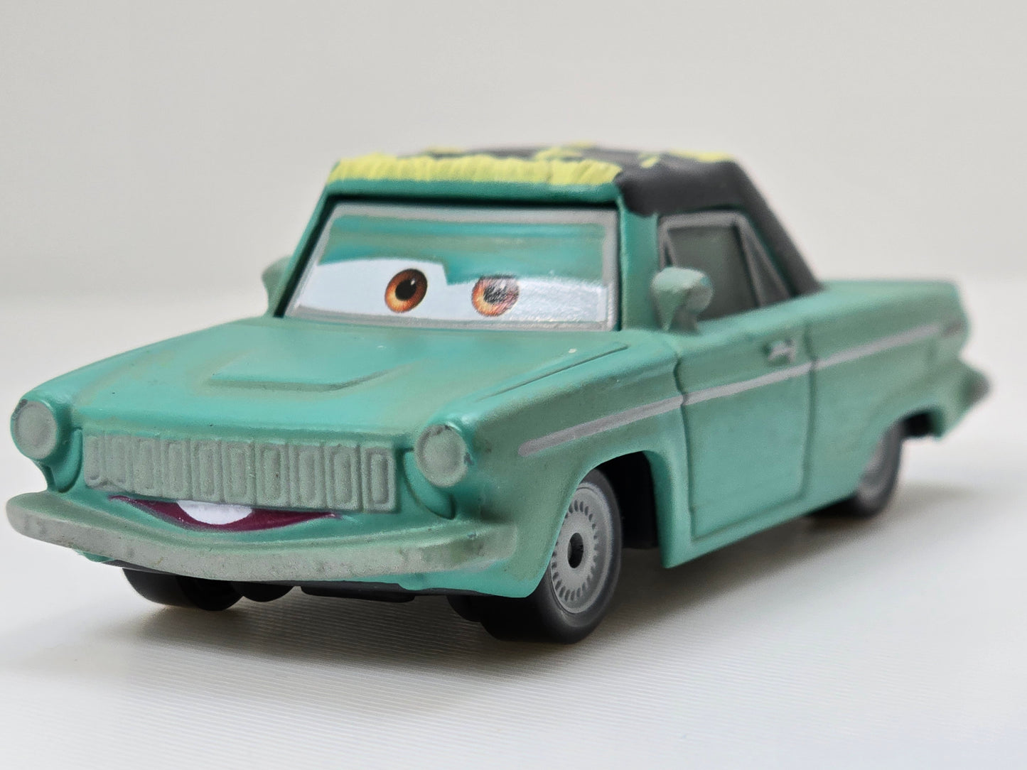 DISNEY PIXAR CARS - RUSTY RUST-EZE - TEAM OWNER - PRE OWNED