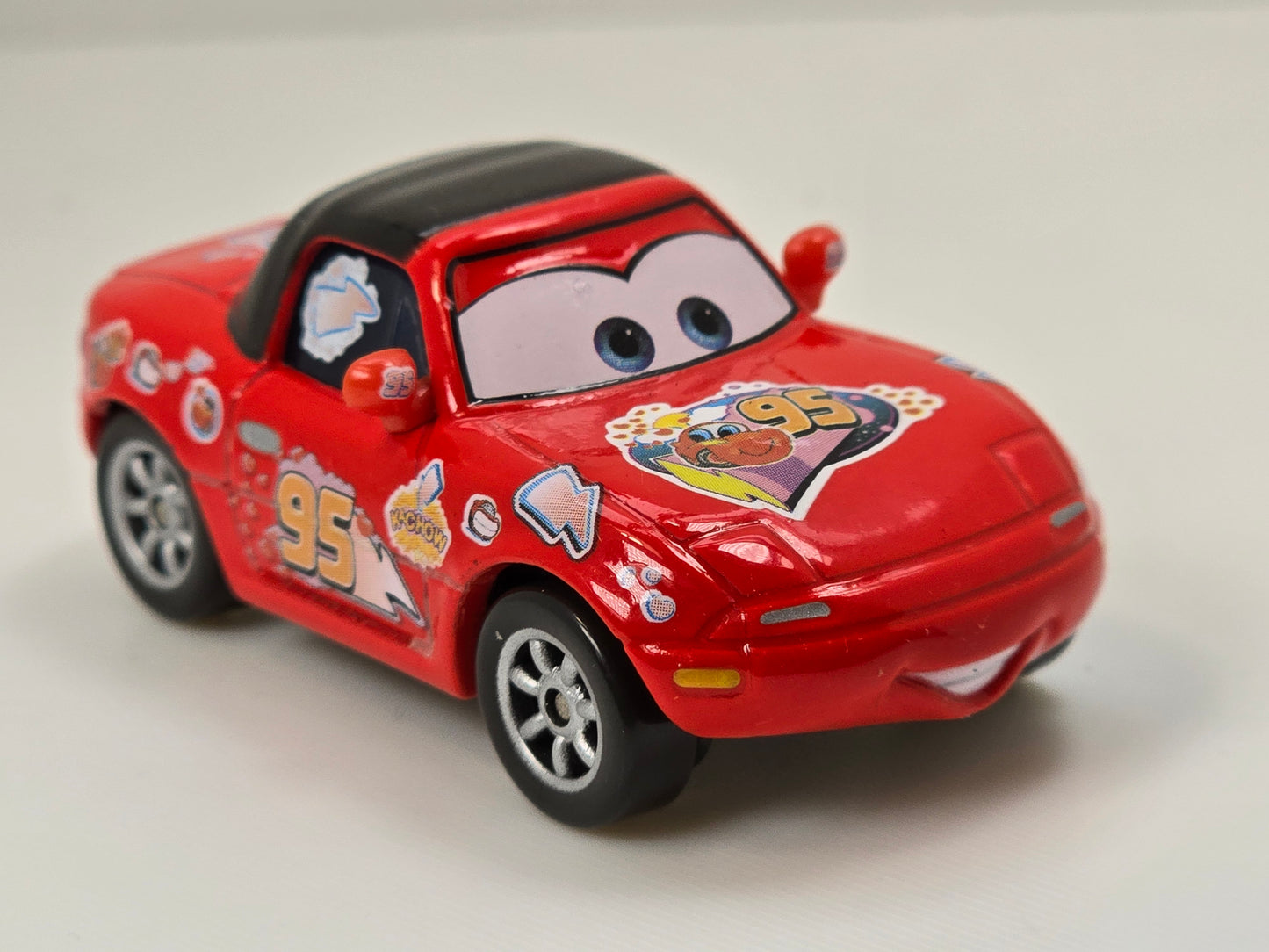 DISNEY PIXAR CARS - TIA - RACE FAN - MAZDA MIATA/MX5 - PRE OWNED