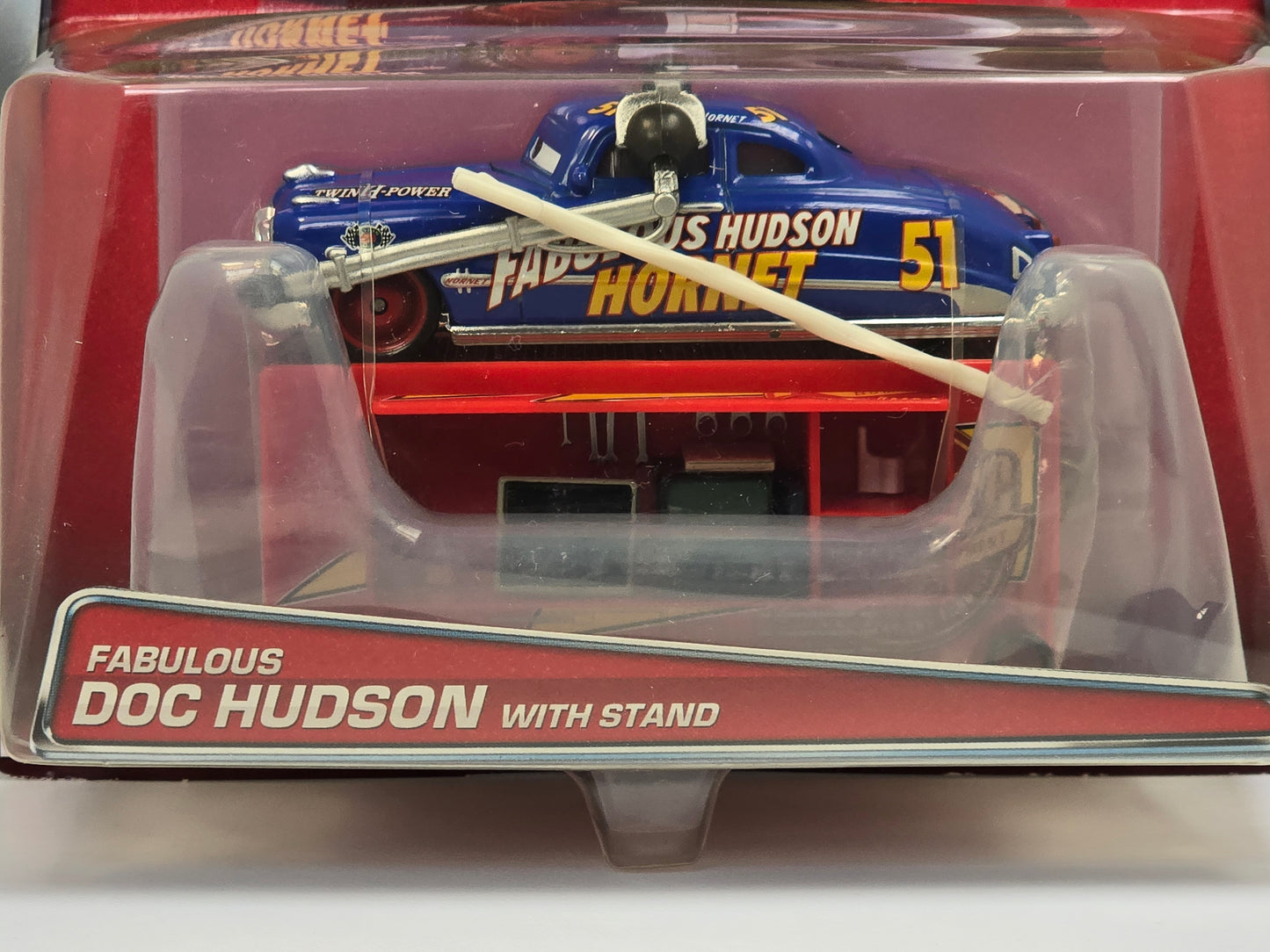 DISNEY PIXAR CARS - FABULOUS DOC HUDSON WITH CREW CHIEF STAND - DELUXE - PIT CREW