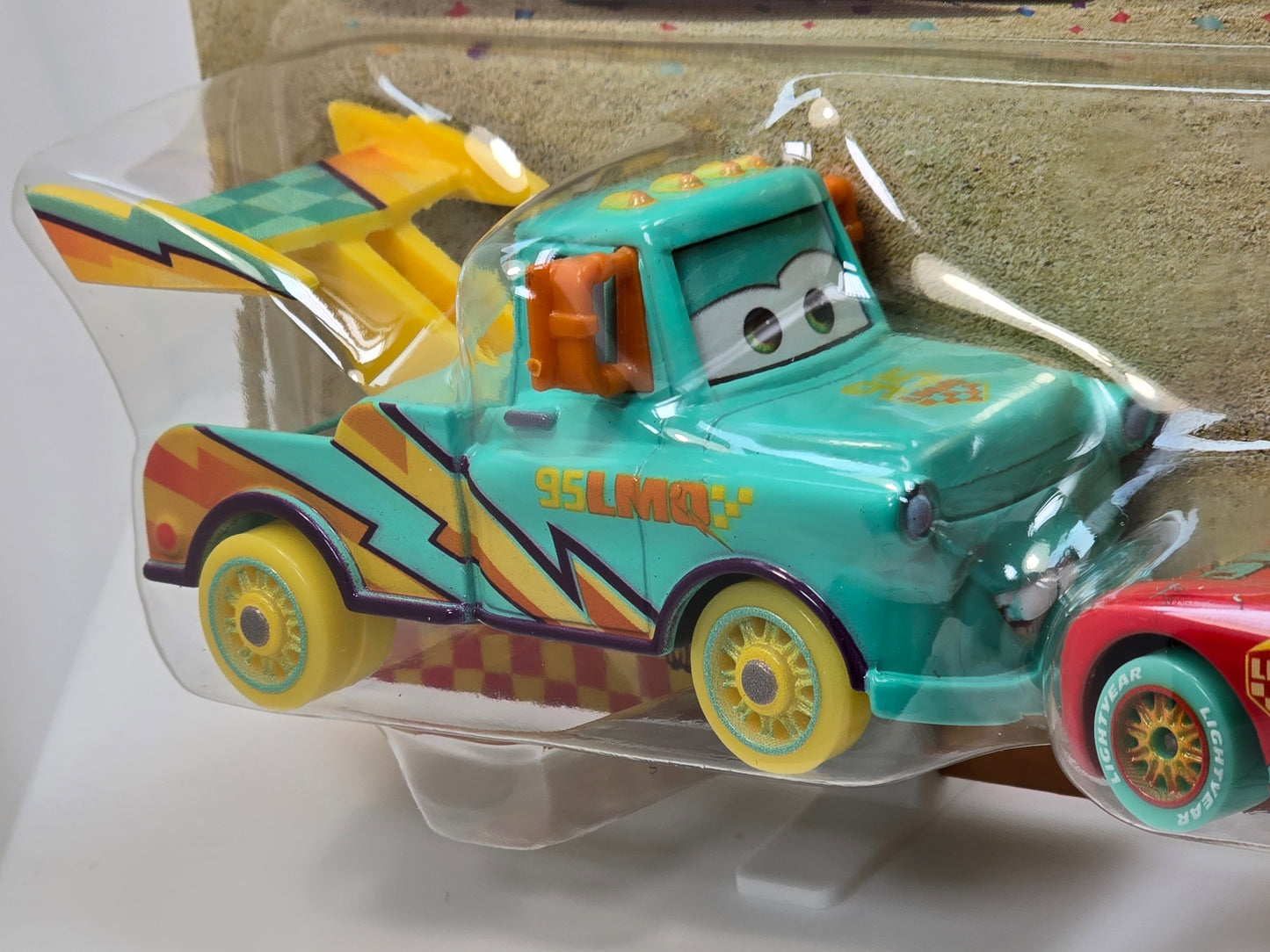 DISNEY PIXAR CARS  - RACE TO CELEBRATE - MATER & LIGHTNING McQUEEN - 2 PACK