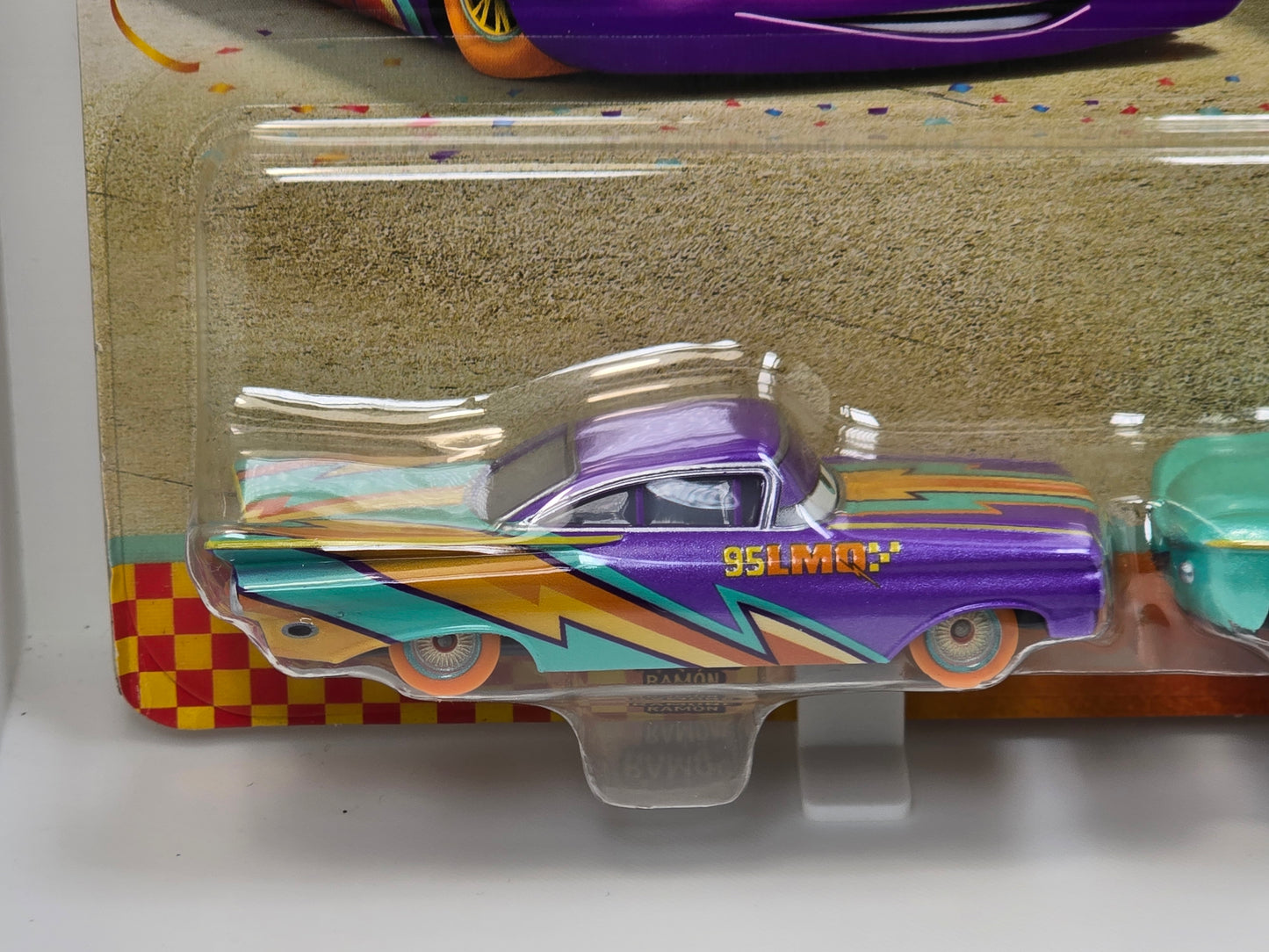 DISNEY PIXAR CARS  - RACE TO CELEBRATE - RAMONE & FLO - 2 PACK