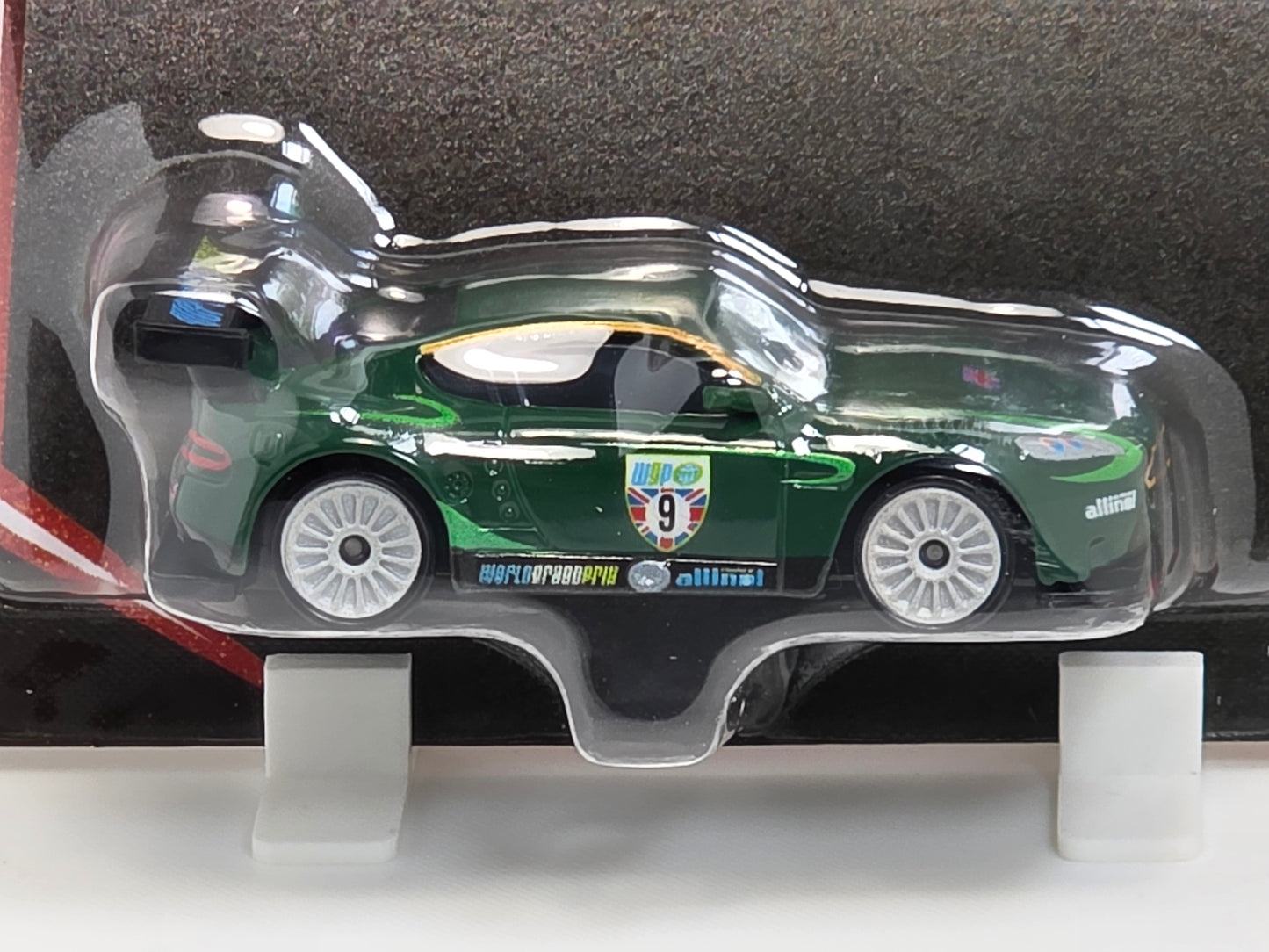 DISNEY PIXAR CARS 2 - NIGEL GEARSLEY ASTON MARTIN DBR9 - WGP