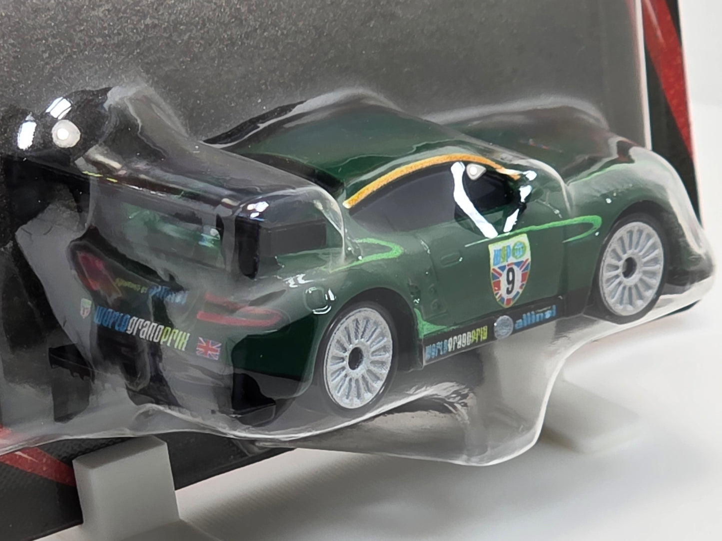 DISNEY PIXAR CARS 2 - NIGEL GEARSLEY ASTON MARTIN DBR9 - WGP