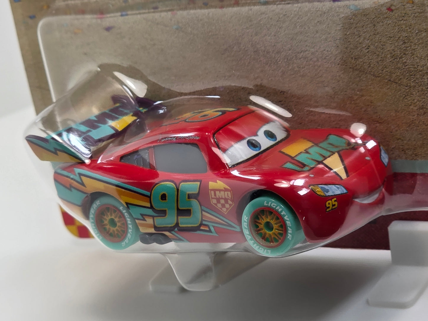 DISNEY PIXAR CARS - RACE TO CELEBRATE - LIGHTNING McQUEEN