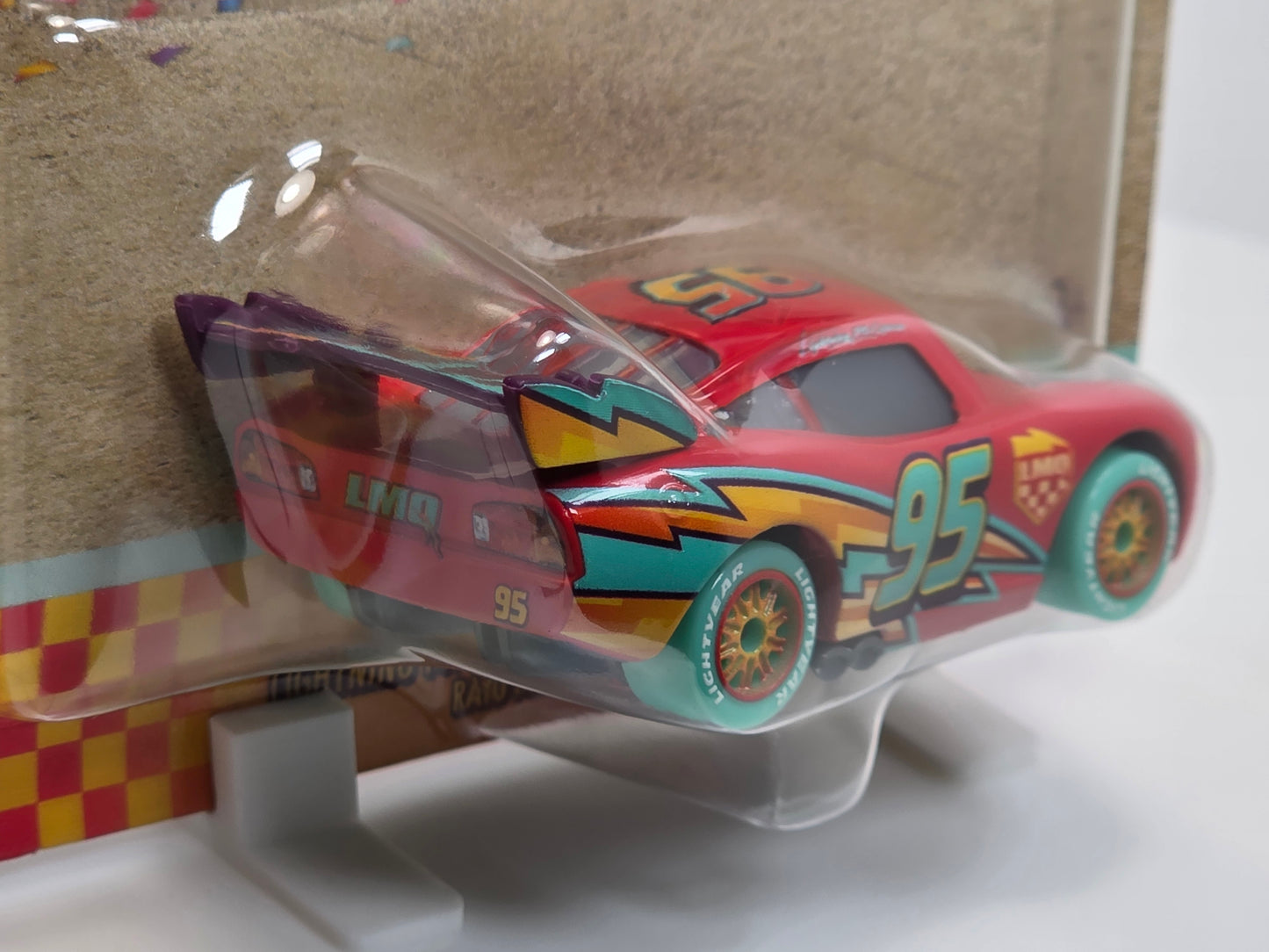 DISNEY PIXAR CARS - RACE TO CELEBRATE - LIGHTNING McQUEEN