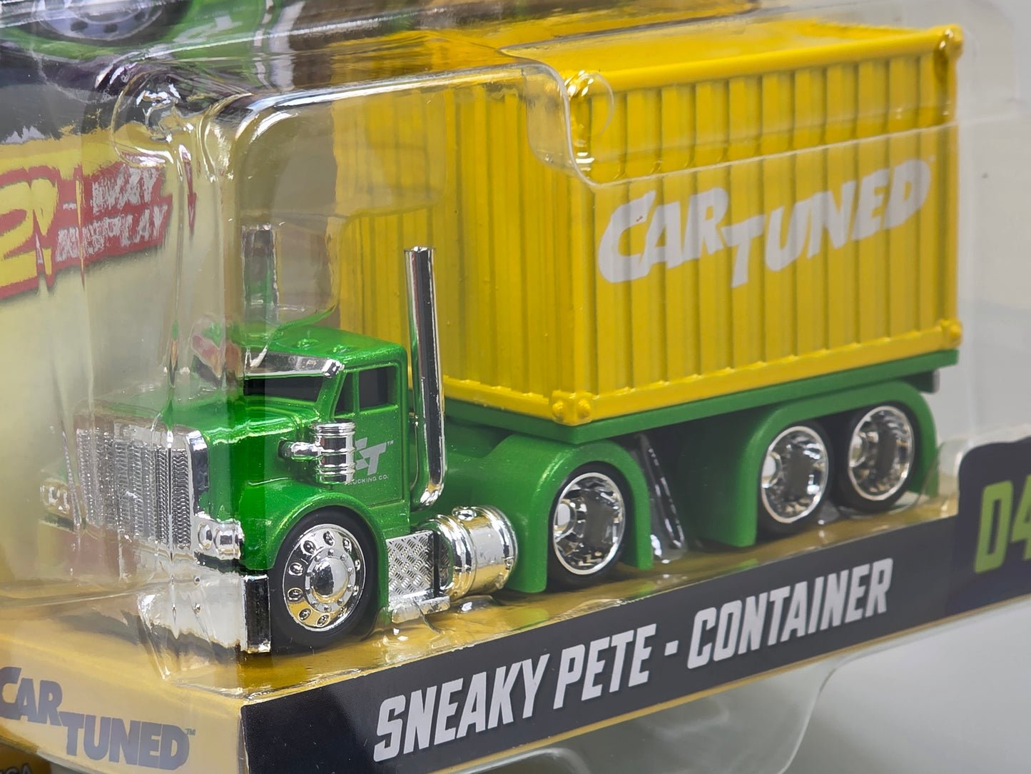 CAR TUNED RIGS SERIES 2 - SNEAKY PETE - GREEN with YELLOW CONTAINER #04