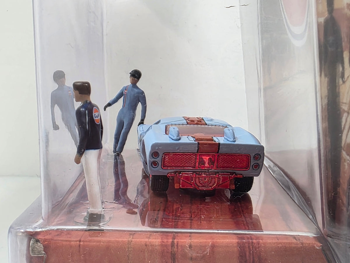 M2 AUTO FIGS DIORAMA - GULF 1966 FORD GT40 MK2 - CHASE - NEW
