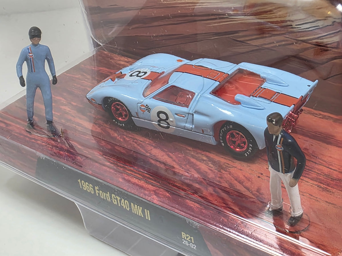 M2 AUTO FIGS DIORAMA - GULF 1966 FORD GT40 MK2 - CHASE - NEW