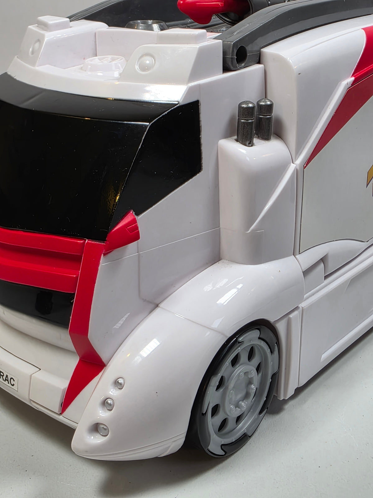 Hot Wheels Speed Racer Mach 6 & Battle Rig Transporter Playset M4210 PRE OWNED