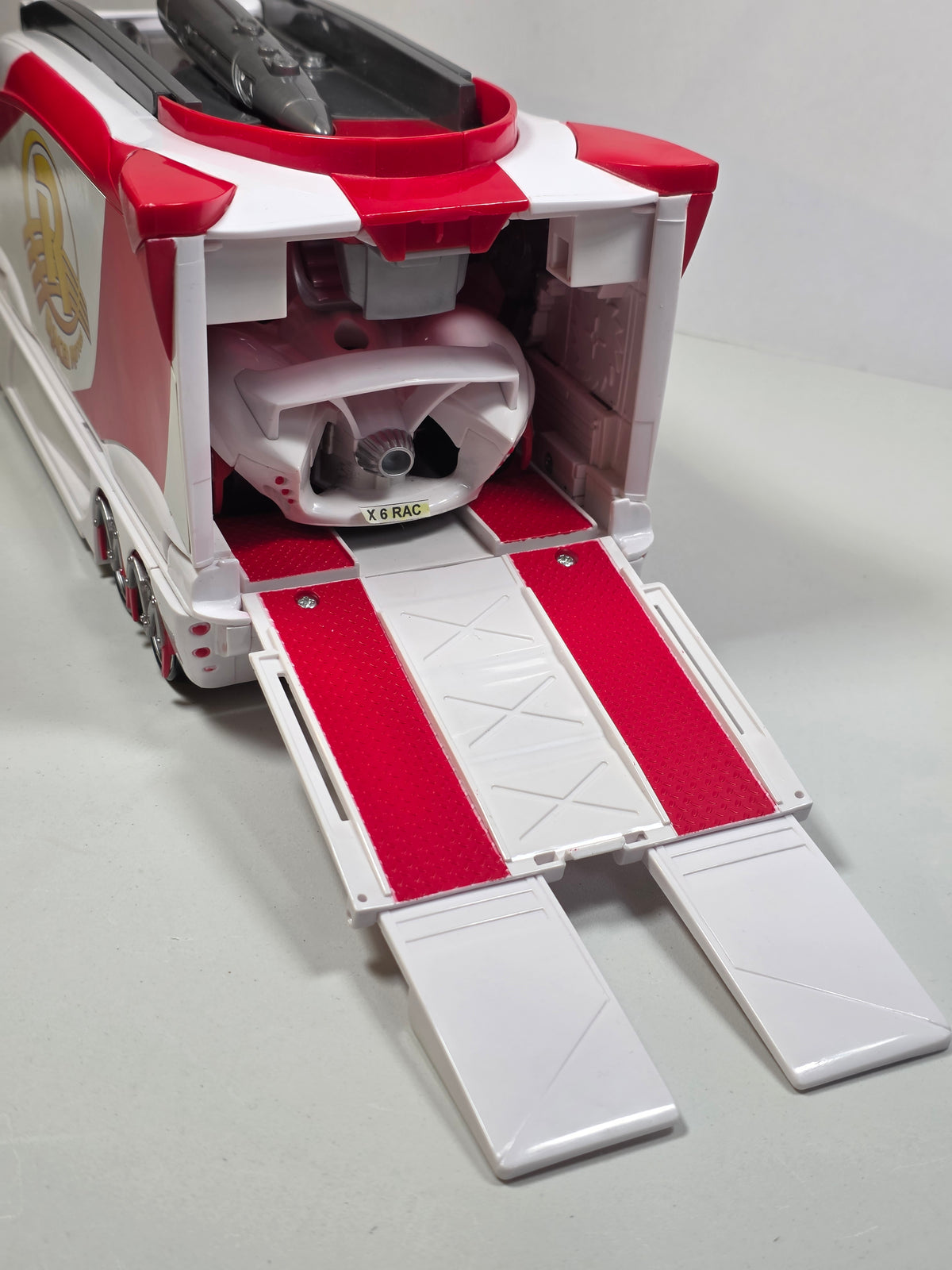 Hot Wheels Speed Racer Mach 6 & Battle Rig Transporter Playset M4210 PRE OWNED