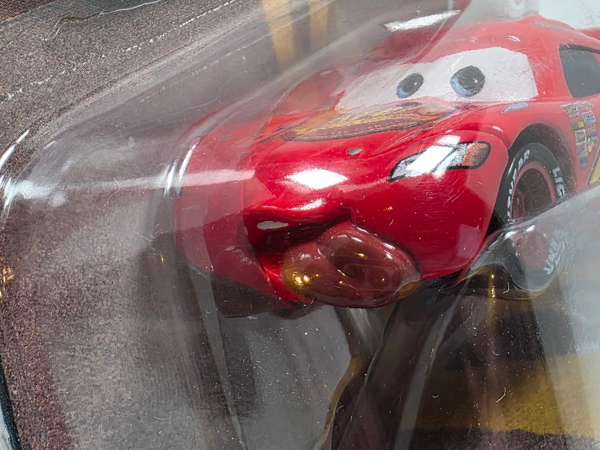 DISNEY PIXAR CARS - THE WORLD OF CARS - TONGUE LIGHTNING MCQUEEN - 2008 - NEW