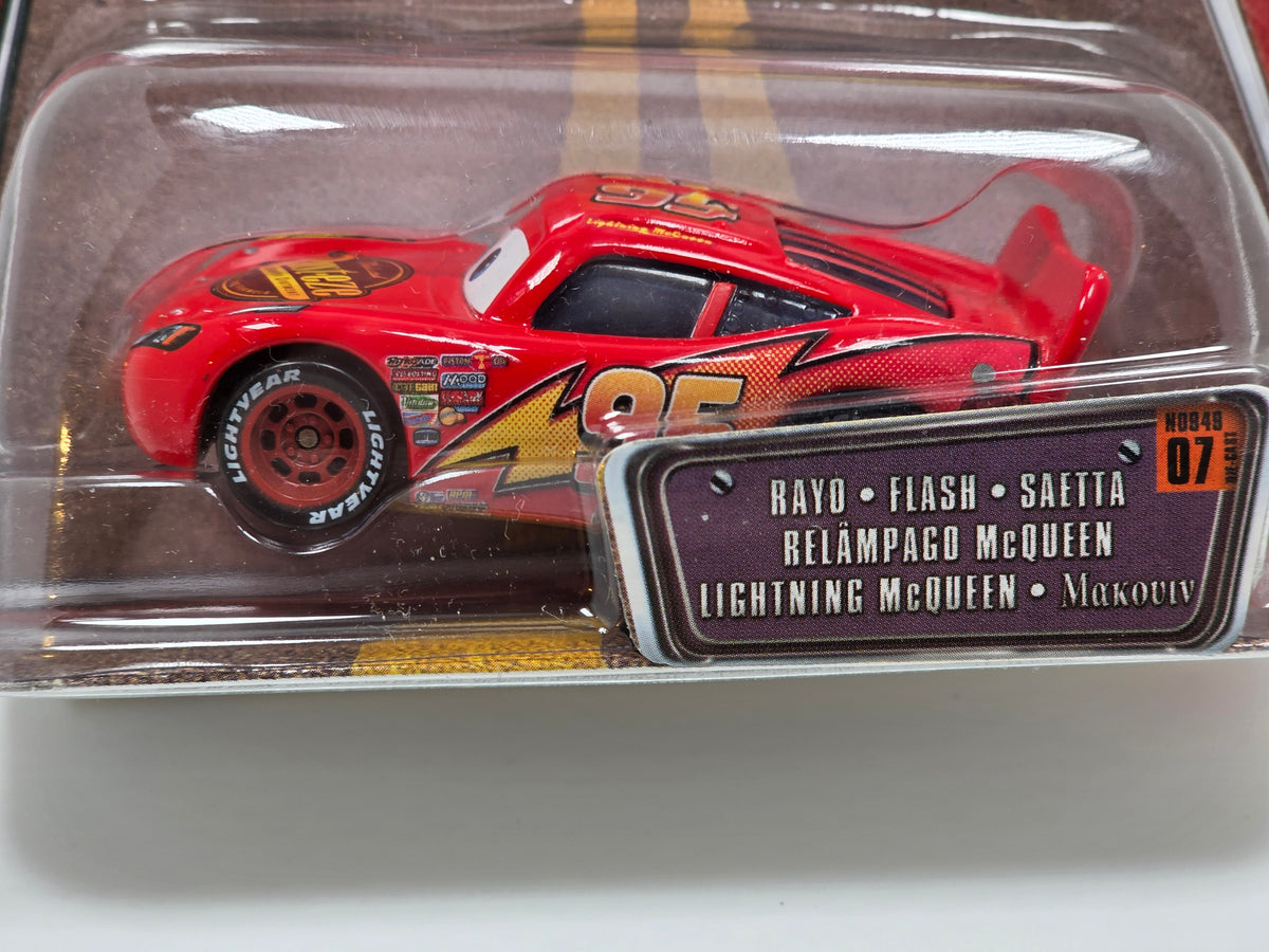 DISNEY PIXAR CARS - THE WORLD OF CARS - BUG TEETH LIGHTNING MCQUEEN - 2008 - NEW