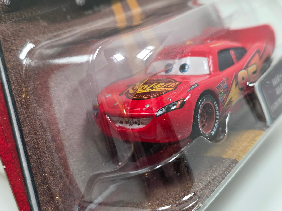 DISNEY PIXAR CARS - THE WORLD OF CARS - BUG TEETH LIGHTNING MCQUEEN - 2008 - NEW