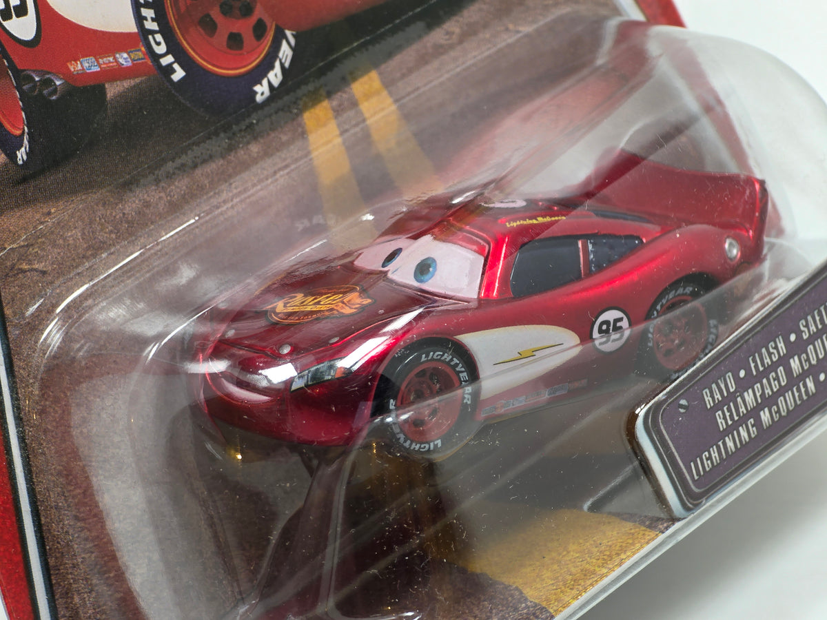DISNEY PIXAR CARS - THE WORLD OF CARS - RADIATOR SPRINGS LIGHTNING MCQUEEN - 2008 - NEW
