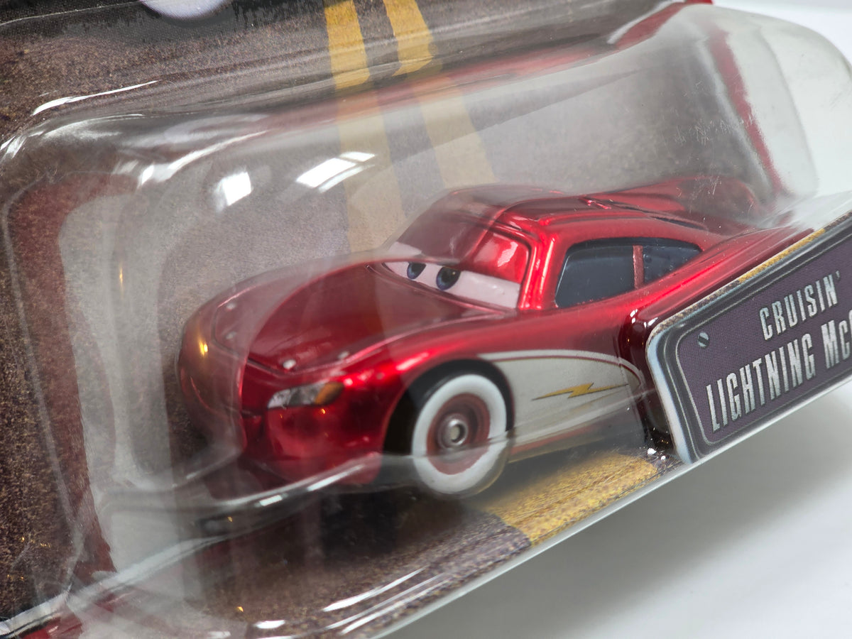 DISNEY PIXAR CARS - THE WORLD OF CARS - CRUISIN' LIGHTNING MCQUEEN - 2008 - NEW
