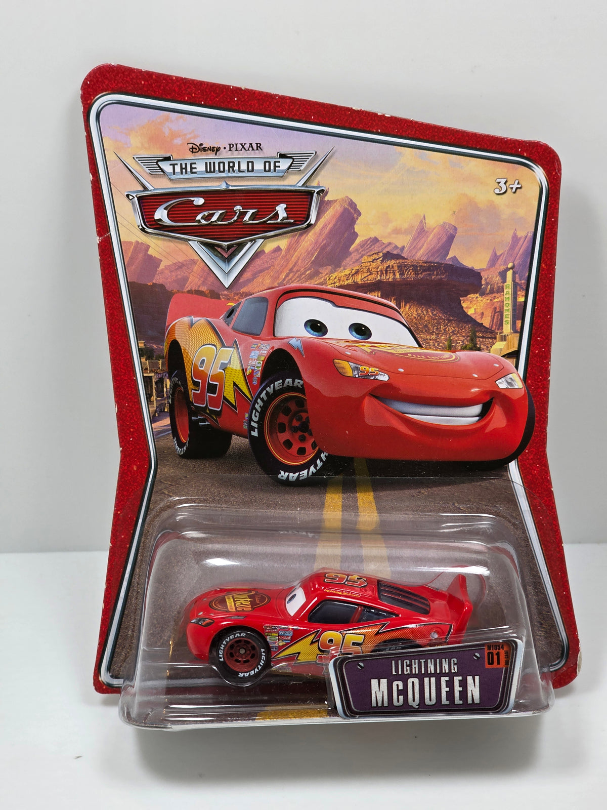 DISNEY PIXAR CARS - THE WORLD OF CARS - LIGHTNING MCQUEEN - 2008 - NEW