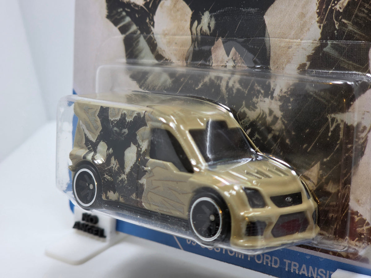 HOT WHEELS PREMIUM - BATMAN - 1-5 '09 CUSTOM FORD TRANSIT CONNECT - HCN84 - NEW