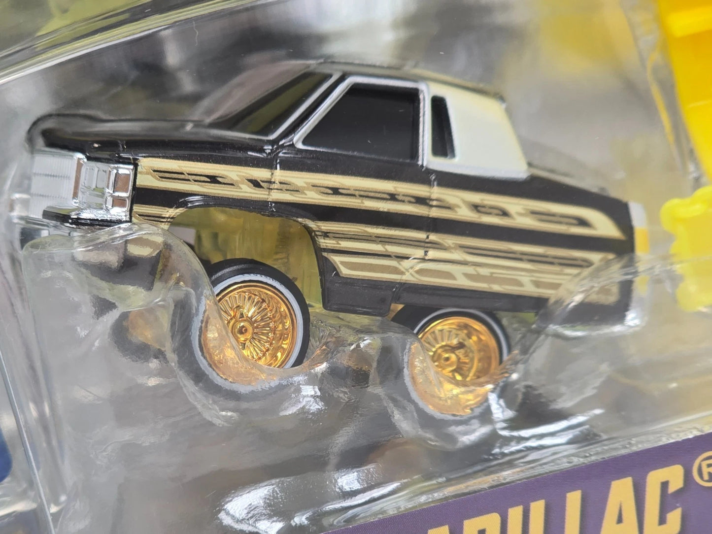 CAR TUNED LOWRIDERS SERIES 3 - '85 CADILLAC FLEETWOOD COUPE -#05 SHOW & GLOW